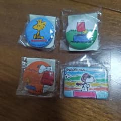 PEANUTS スヌーピー 缶バッジ 4種セットのサムネイル