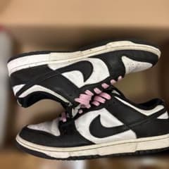 NIKE DUNK LOW ブラック ホワイト ピンクシューレースのサムネイル