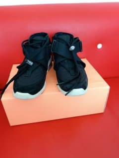 FEAR OF GOD × NIKEのサムネイル