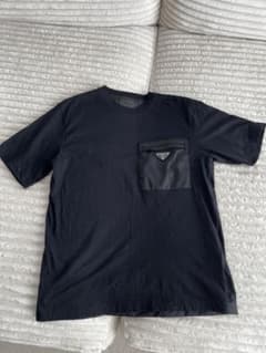 PRADA プラダ Tシャツ ブラック黒三角ロゴプレート ポケット - メルカリ