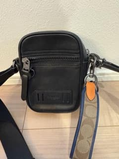 値下げします！Coach ショルダーバッグ+チャーム - メルカリ