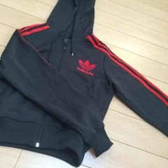 adidas パーカーのサムネイル