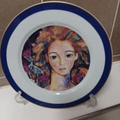 美術的な女性の顔の皿　絵、工藤静香　 直径約25cmのサムネイル