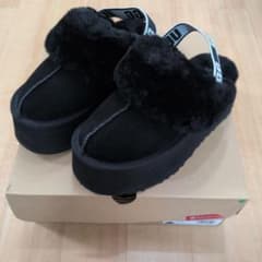 UGG アグ ファンケット 厚底 サンダル ムートン スリッパ 黒 22cmのサムネイル