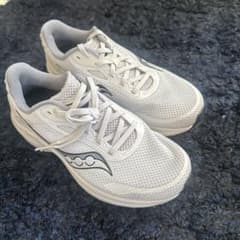 新品未使用23.5cm サッカニー アクソン3 Saucony AXON 3のサムネイル