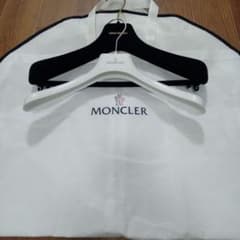 MONCLER ハンガー2本 ガーメント 衣装ケース カバー - メルカリ