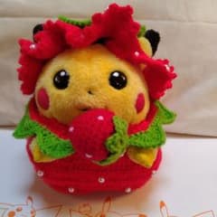 ケイ様専用いちご衣装のピカチュウぬいぐるみハンドメイドのサムネイル