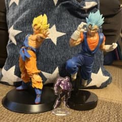 ドラゴンボール 孫悟空 フィギュア 2体セット とアクリルスタンド一個のサムネイル