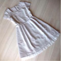 ♡美品♡アベニールエトワール 36ライトグレー立体フラワーワンピース♡のサムネイル