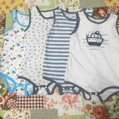 えり様専用⭐️ベビー肌着ロンパース⭐️４枚セットのサムネイル