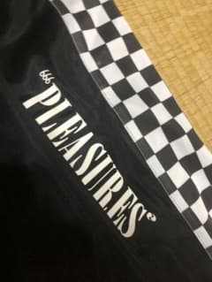 PLEASURES トラックパンツ  値下げOKのサムネイル