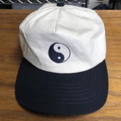 Mollusk California 陰陽マークBBキャップ アイボリー系のサムネイル