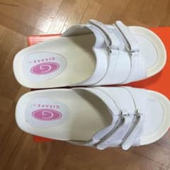 ナースシューズのサムネイル