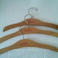NoDigin様専用　GUESS ハンガーのサムネイル