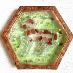 オルゴナイト プレート 六角形 ユニコーン グリーン カーネリアン