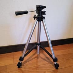 Aluminum adjustable tripod with handle for camera