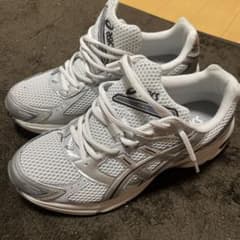 Asicsのサムネイル