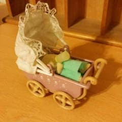 たなばし様専用☆シルバニア 乳母車 赤ちゃん 哺乳瓶のサムネイル