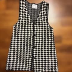 ZARA 130cm 前開きニットベストのサムネイル