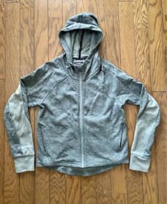 【超美品】PUMAのパーカーのサムネイル