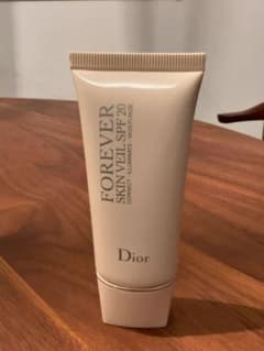 Dior スキン フォーエヴァー スキンヴェール 001のサムネイル