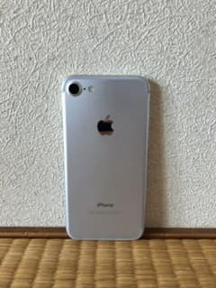 iPhone 7 Silver 32 GB SIMフリーのサムネイル