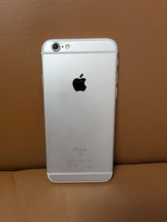 Apple iPhone 6s シルバー 本体のサムネイル