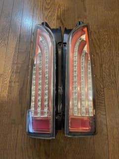 ハイエース200テールランプのサムネイル