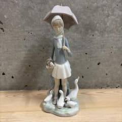 【美品・廃盤】リヤドロ LLADRO 4510 「傘とガチョウの少女」のサムネイル