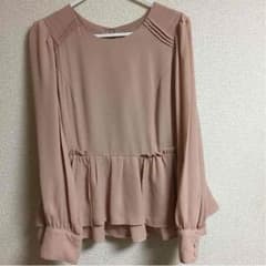 ピンクベージュトップスのサムネイル