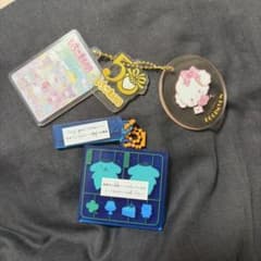 サンリオ いちご新聞 アクリルチャーム 2点セットのサムネイル