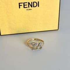 【FENDI】カーリグラフィ リング（箱付き） FENDI】カーリグラフィ リング（箱付き） - メルカリ