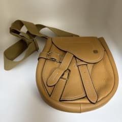 未使用 超美品 アクセソワ ベージュ レザー ショルダーバッグ フラップ 