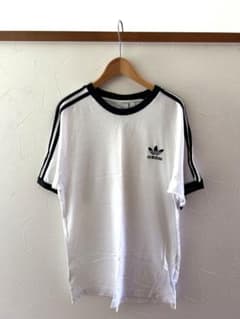 adidasのサムネイル