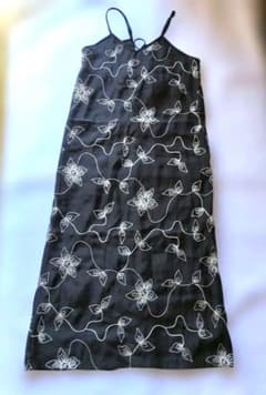 黒 花柄刺繍 キャミワンピース ロング丈のサムネイル