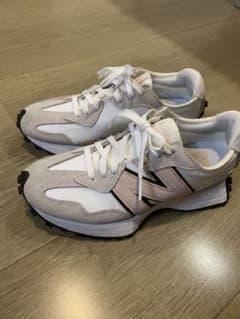 New Balance 327スニーカーのサムネイル