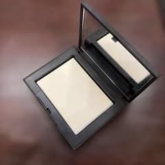 NARS ライトリフレクティングセッティングパウダー プレスト N