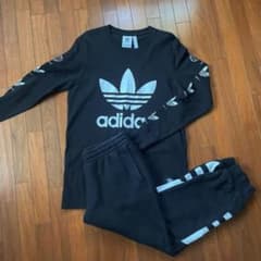 adidasのサムネイル