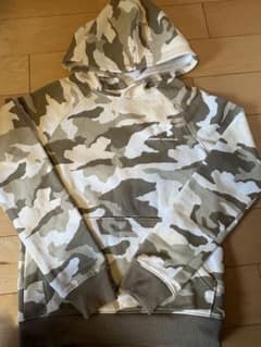 UNDER ARMOUR カモフラージュ柄 パーカーのサムネイル