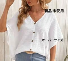 ☆新品·未使用 オーバーサイズVネックボタン付きTブラウス ☆のサムネイル