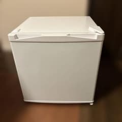 YAMAZEN 小型冷蔵庫 本体 ホワイト　 46㍑　2023年製　美品 YAMAZEN 小型冷蔵庫 本体 ホワイト 46㍑ 2023年製 美品 - メルカリ