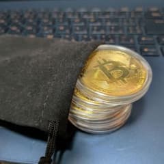 ビットコインデザイン コイン５枚 透明ケース付　巾着袋入りのサムネイル
