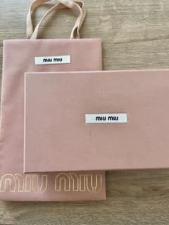 miu miu ショップ袋とボックス セットのサムネイル