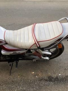 ゼファー400初期型タックロールシート今だけ9000円‼️のサムネイル