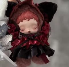 ドールの黒と赤のドレス衣装のサムネイル