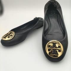 Tory Burch フラットシューズ パンプス 金ロゴ ブラック レザーのサムネイル