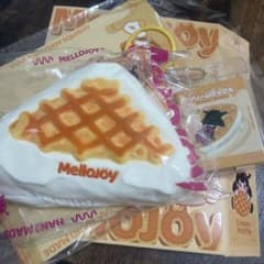 Mellojoy クリームワッフル スクイーズ - メルカリ