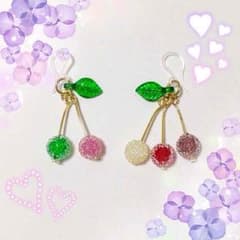 So Ra様専用❤ ももクロちゃんカラー❤さくらんぼピアスのサムネイル