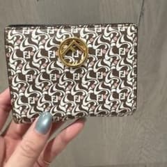 FENDI 二つ折り財布のサムネイル