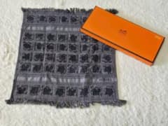 エルメス HERMES 2006年 銀座限定 ハンドタオル ハンカチ 濃い灰色 エルメス HERMES 2006年 銀座限定 ハンドタオル ハンカチ 濃い灰色